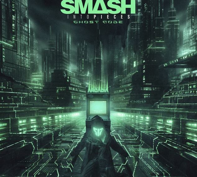 Das Albumcover "Ghost Code" von Smash Into Pieces zeigt den Apocalypse DJ, der in einer futuristischen Stadt steht.