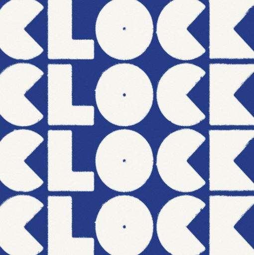 Das Albumcover "Dreamers" von ClockClock ist blau. Das ganze Cover ist viermal mit dem Schriftzug "Clock" bedruckt.